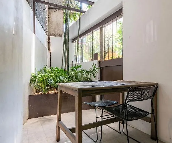 Comfortable Apt. W/ Terrace & Lovely Lighting 101 Apartamento *